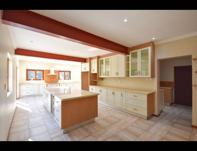 4 BEDROOM HOUSE FOR SALE IN MIDSTREAM ESTATE